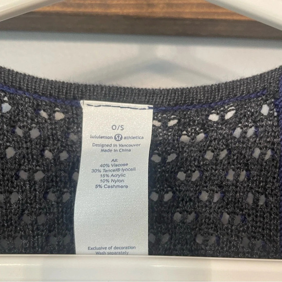 Lululemon knit shawl in navy blue and dark grey O/S - Picture 2 of 4